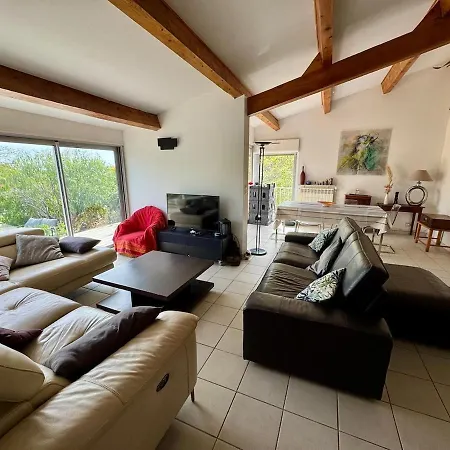 Les Amandiers Clim Piscine 5ch Villa